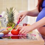 I cibi da evitare in gravidanza: ci sono anche sushi e brie