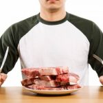 Tassare carne e latte per tagliare le emissioni? La proposta dell'università di Oxford