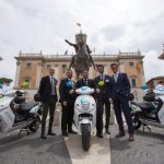 Scooter elettrici: 2.400 kg di CO2 risparmiati in un mese solo a Roma