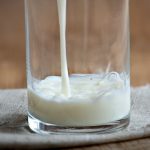 Si può davvero chiamare latte tutto quello che viene chiamato «latte»?