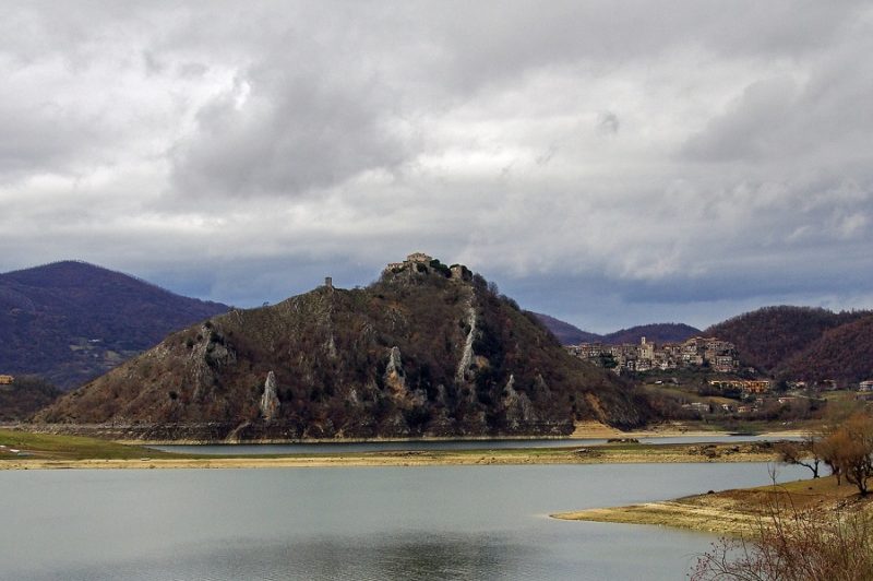 castel di tora lazio