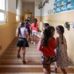 Vaccini obbligatori a scuola, esperti contro stop: da Bassetti a Pregliasco, cosa dicono