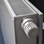 Usare il condizionatore invece dei termosifoni fa risparmiare?