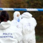 Ragazza trovata morta in strada a Pavia, grave l'amica: ipotesi incidente in monopattino