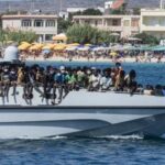 Migranti, in 180 sbarcati a Lampedusa. Sull'isola 11 corpi recuperati da ong
