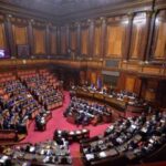 Riforme, scontro in Senato tra il renziano Borghi e Casellati: seduta sospesa