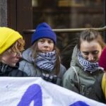 Clima, Greta Thunberg protesta davanti parlamento svedese: Più giustizia climatica