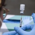 Covid, allarme Oms: Scesa copertura vaccinale sanitari e over 60, nuova dose dopo 12 mesi