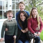 Kate è tornata, foto con i figli e un grazie a due mesi dall'operazione