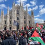 25 aprile, presidio pro Palestina in una piazza Duomo piena