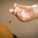 Giusto togliere le multe ai no vax, il parere del senatore medico