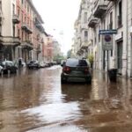 Maltempo a Milano, forti piogge: strade allagate - Video