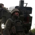 Ucraina, Zelensky manda i detenuti in guerra. Russia: Usa e Europa giocano col fuoco