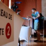Francia, è il giorno delle elezioni legislative anticipate: al voto dopo il flop di Macron