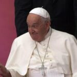 Papa e la battuta sulle donne: Qui cominciano a comandare loro