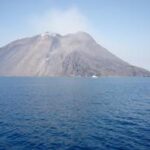 Vulcano Stromboli, allerta rossa e stop a barche turisti