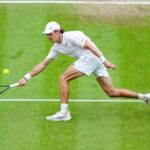 Wimbledon, De Minaur vittoria e infortunio: match point fatale - Video