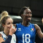 Parigi 2024, standing ovation per le azzurre della pallavolo. Meloni: Straordinarie