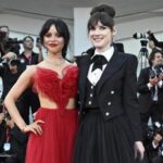 Venezia 81, questo dolce momento tra Winona Ryder e Jenna Ortega è una lezione tra generazioni - Vid...