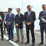 Autostrade, svelati 2 totem commemorativi: Salvini celebra i 100 anni della Milano-Varese