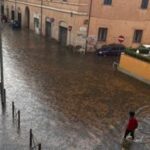 Bomba d'acqua a Roma, pioggia e vento forte: strade allagate - Foto