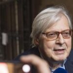 Cattelan e la banana da 6 milioni, Sgarbi: Opera diventa pensiero